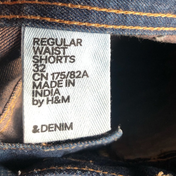 H&M short loose jean pant. - Picture 3 of 3